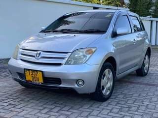 A picture of 2005 TOYOTA IST OLD MODEL Automatic
