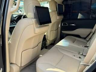 A picture of Land Cruiser V8 Ya mwaka 2022 23 Bei Milioni 420