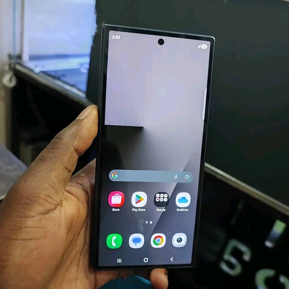 A picture of Samsung fold 6 deposit 200k we deliver to you now