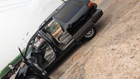 A picture of 2002 Toyota sienna