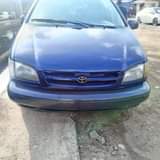 A picture of Toyota sienna 2000
