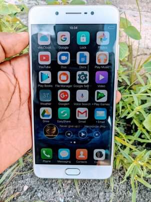 A picture of Vivo x7plus imenyooka mno gb128 ram6 net 4g