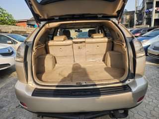 A picture of LEXUS RX330