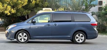 A picture of Toyota sienna Le 2015 for sale contact 971581753040
