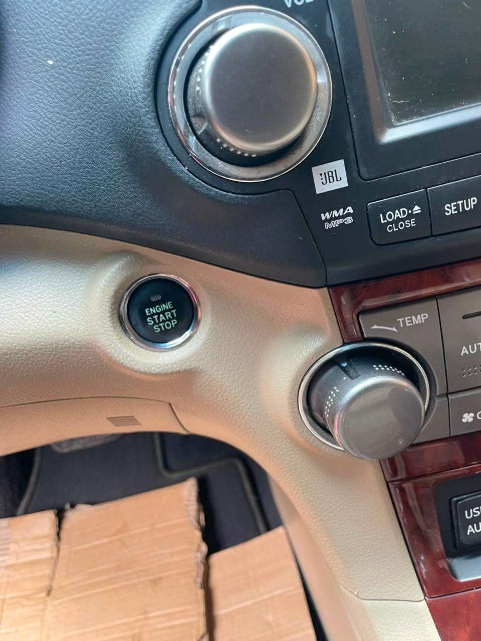A picture of 2012 Toyota highlander