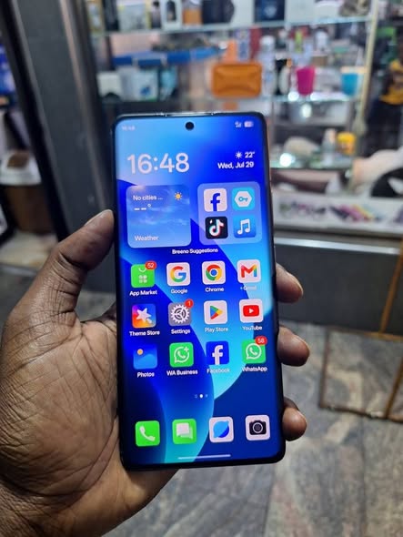 A picture of Oppo Reno 10 5G 512gb