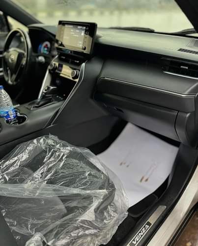 A picture of 2022 TOYOTA VENZA XLE WITH ORIGINAL CUSTOM DUTY