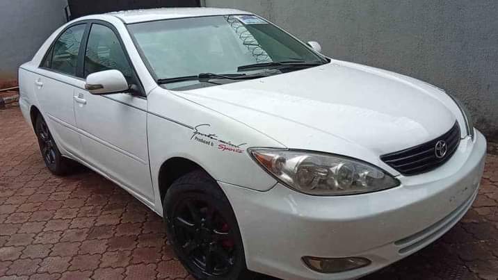 A picture of Toyota Camry 04