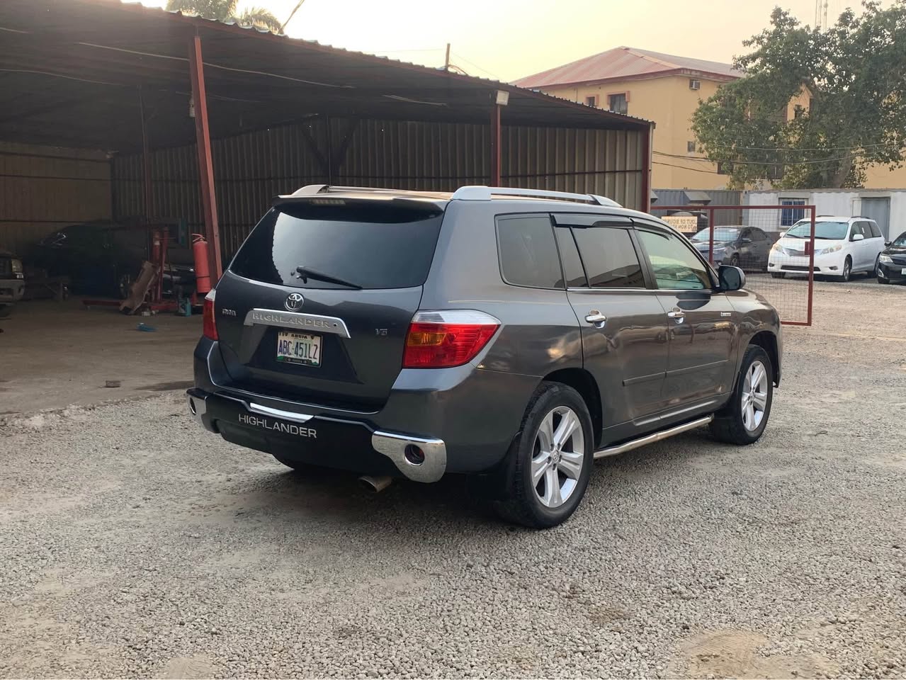 A picture of Full option of 2008 Toyota Highlander.