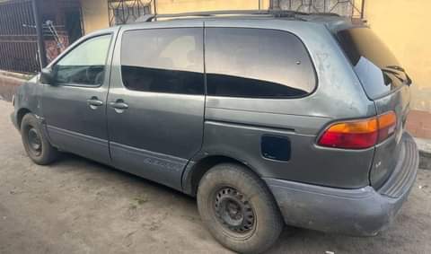A picture of PRICE 1 4M NAIRA BUYER SETTLE AGENT 100K TOYOTA SIENNA