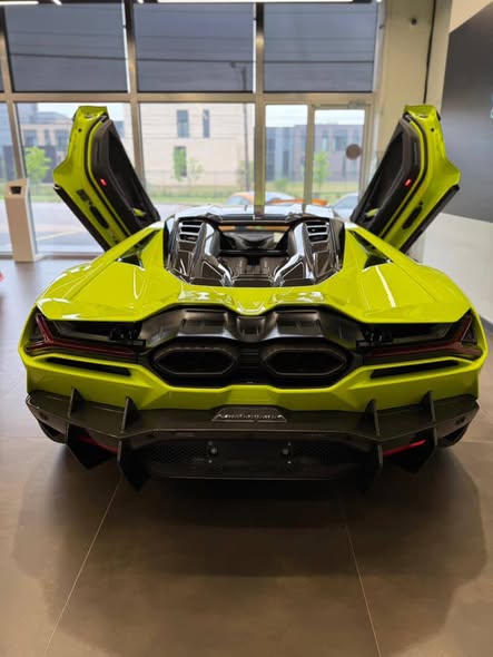 A picture of Pre order brand new 2026 Lamborghini Revuelto AWD price 1