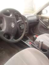 A picture of 04 Hyundai Elantra