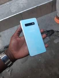 A picture of Samsung galaxy s10 plus imenyooka sana