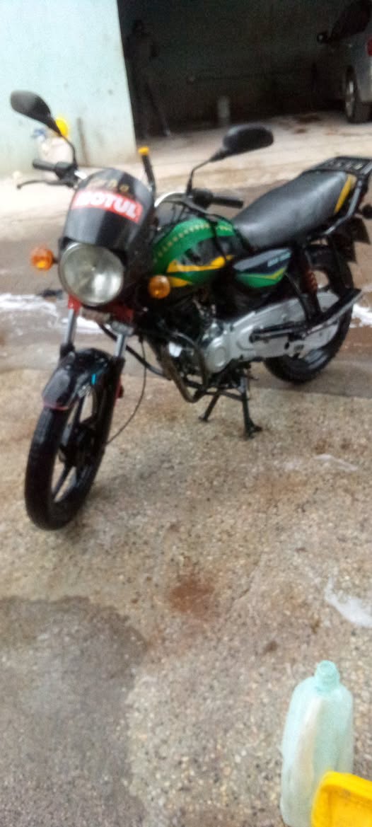 bajaj boxer
