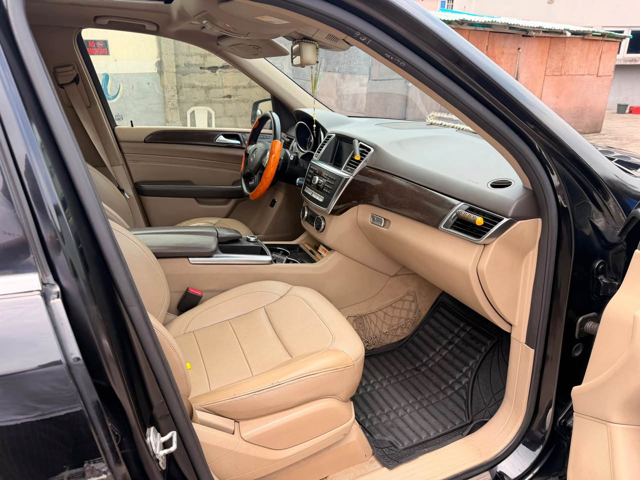 A picture of Mercedes Benz ML350 2013