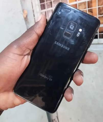 A picture of SAMSUNG S9 PLAIN