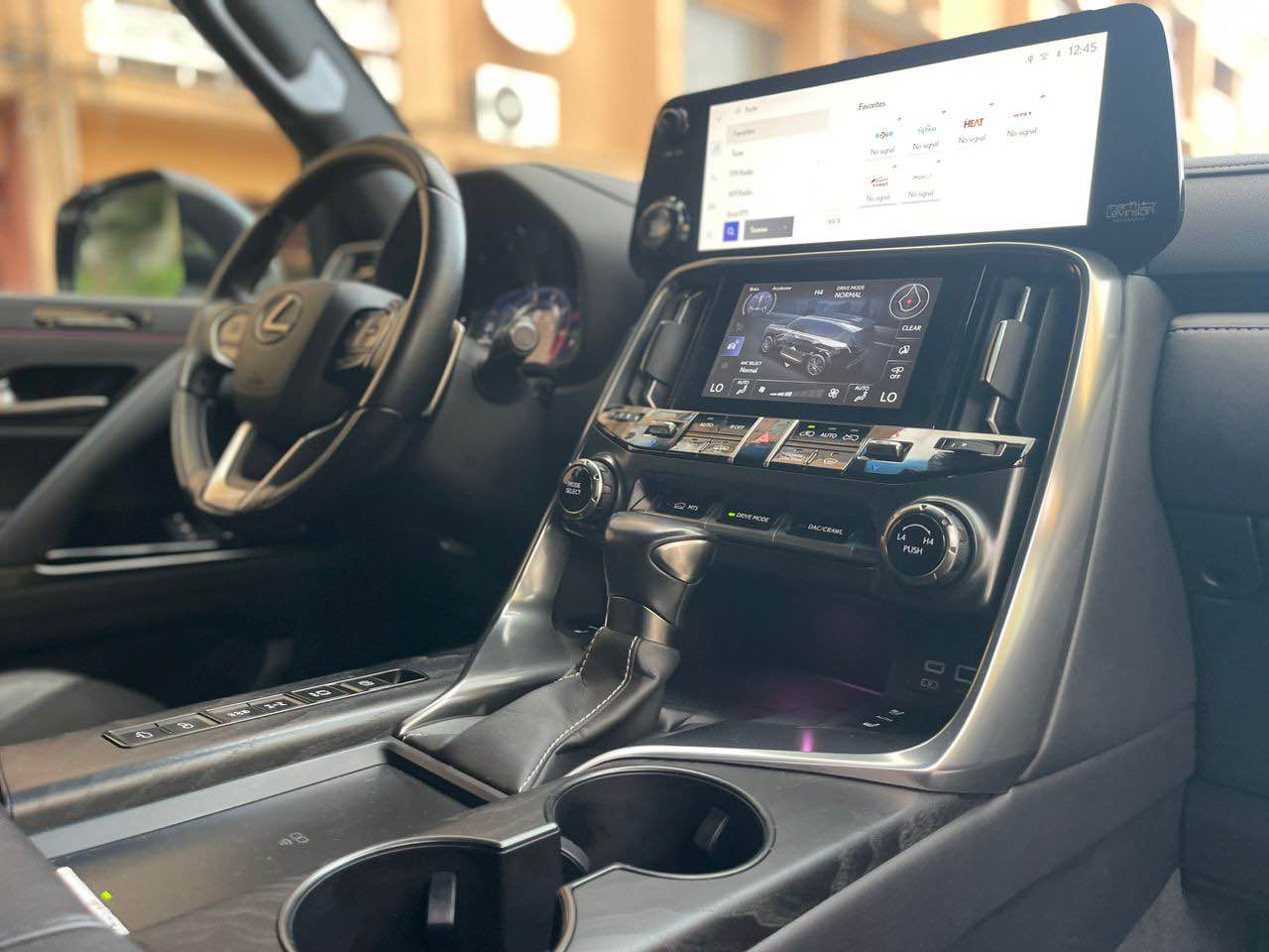 A picture of TOKS LEXUS LX600 2022 MODEL ENTRY 2025 ACCIDENT FREE DUTY