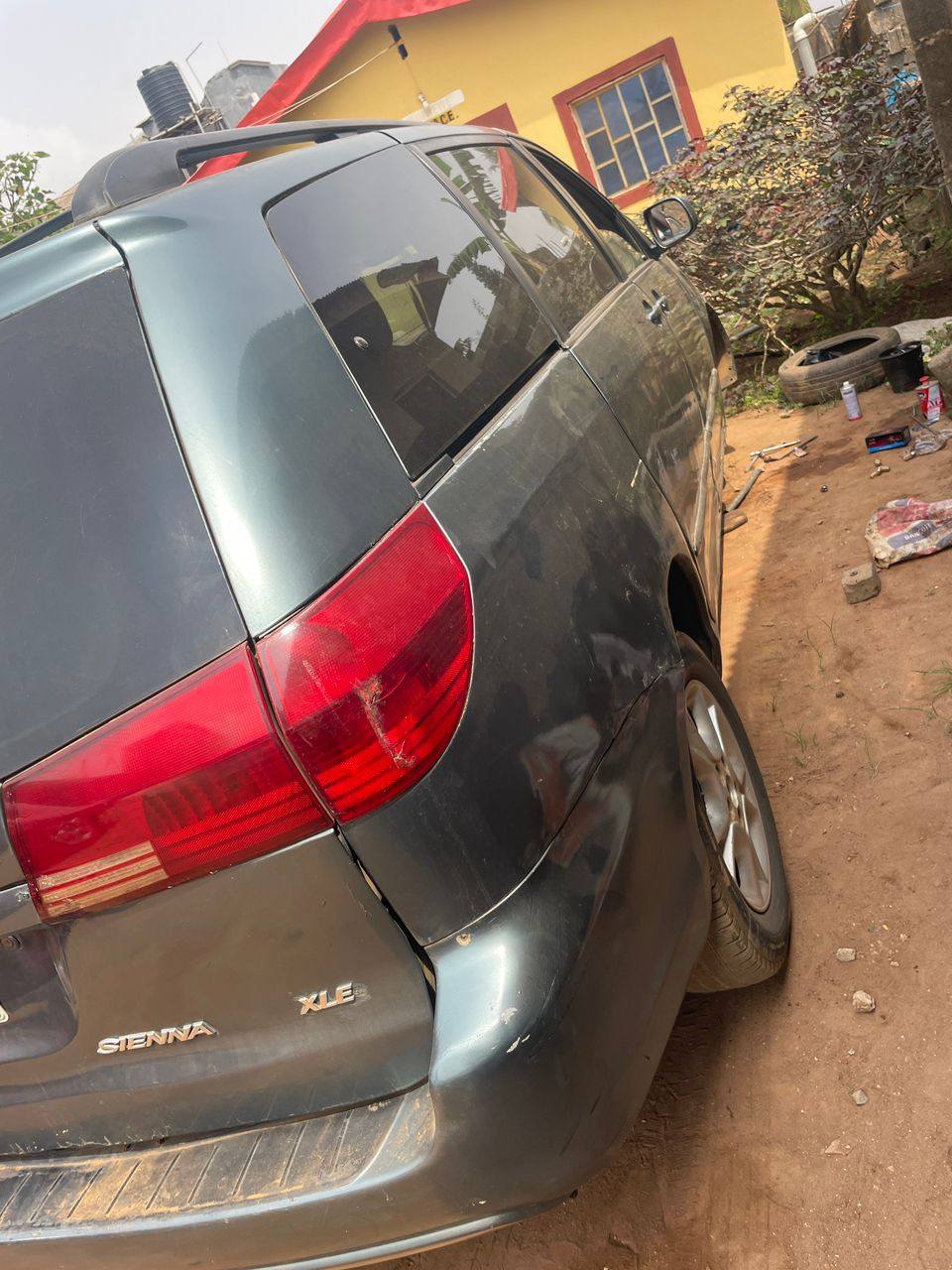 A picture of TOYOTA SIENNA 2006