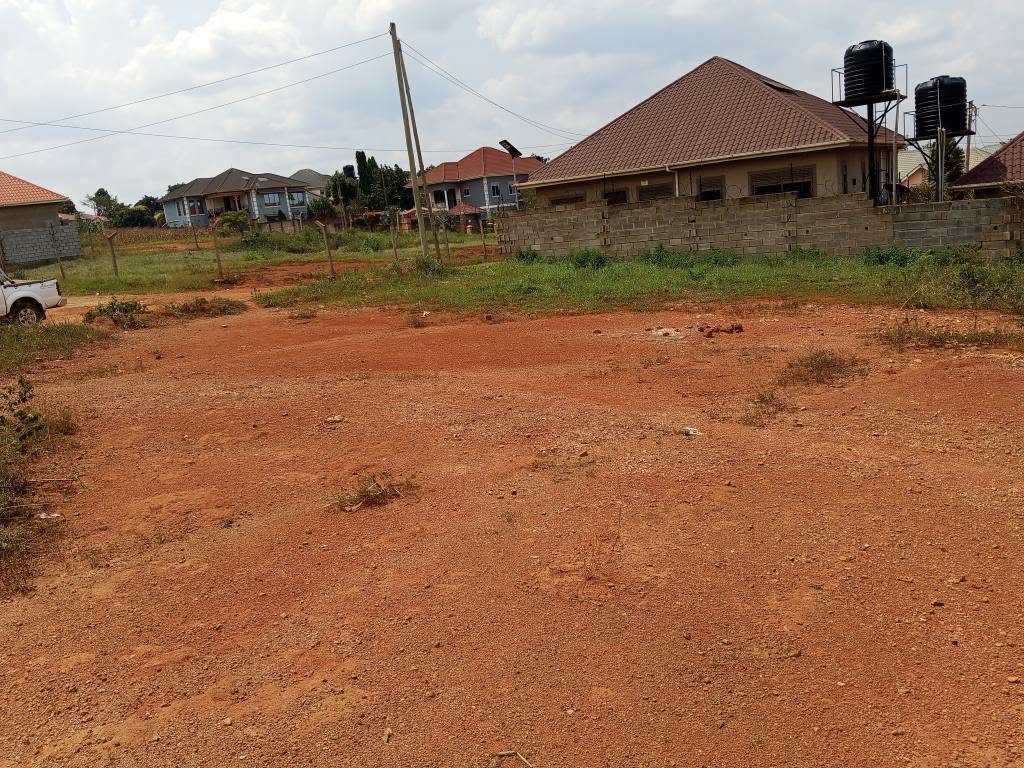 A picture of 50x100ft plot in Gayaza nakwero behind total selling at 75m