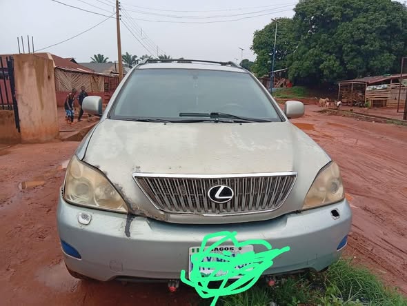 A picture of 2005 Lexus rx 3300