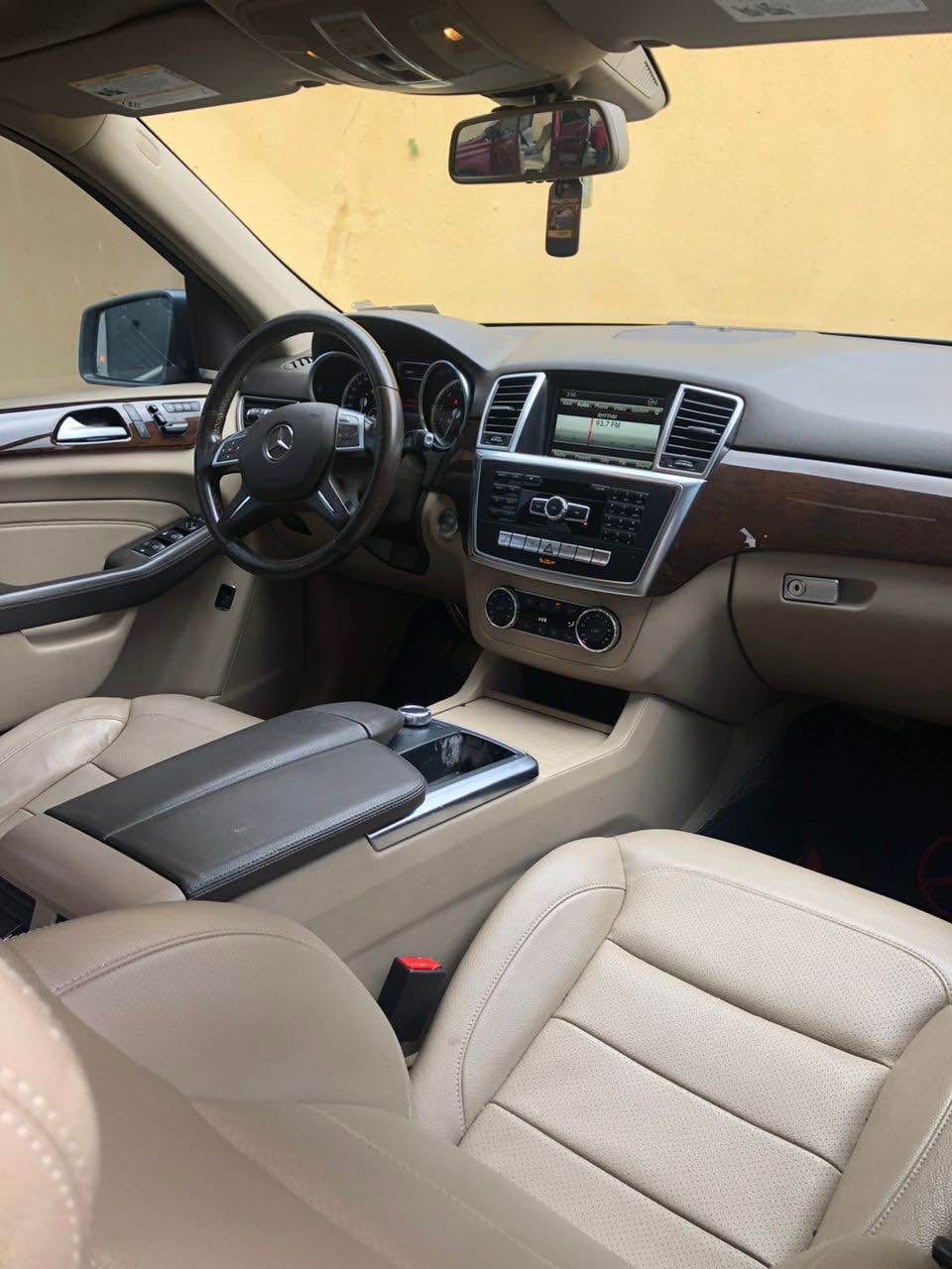 A picture of Mercedes Benz ML350 2015 registered first body 23.5m