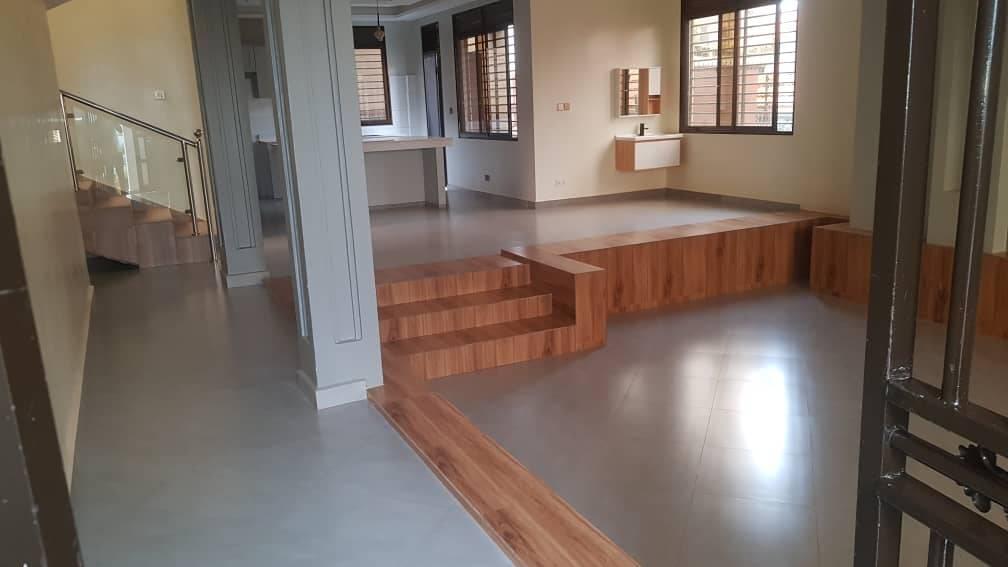 A picture of House on sale in kira murawa