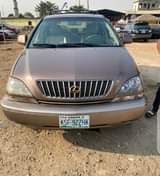 A picture of Lexus RX300 04