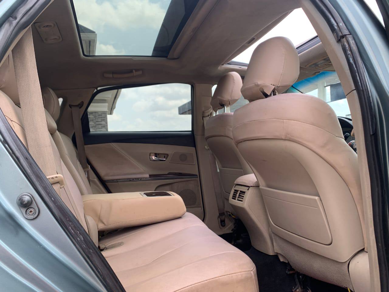 A picture of AWOOF AND DISTRESS SALE NIGERIA USED TOYOTA VENZA 2010 MODEL