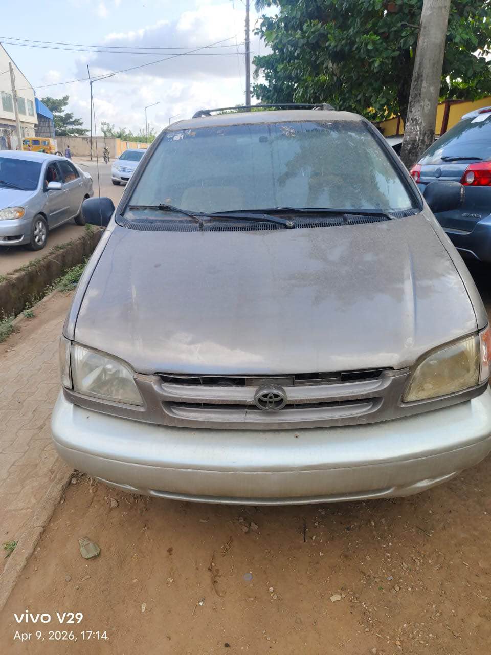 A picture of AWOOF DEAL TOYOTA SIENNA 2002 Family van in solid condition