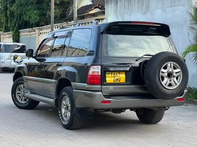 A picture of Land cruiser cygnus