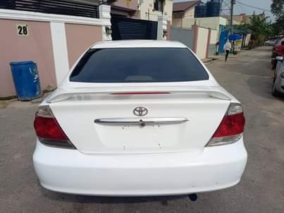 A picture of white clean Toyota camry 2006 forsale