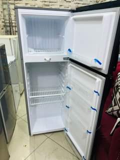 A picture of Friji mpya 200 lita Iko na box lake Bei 550