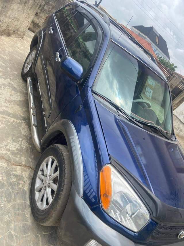 A picture of 2005 TOYOTA RAV 05 RAV04 RAV 04