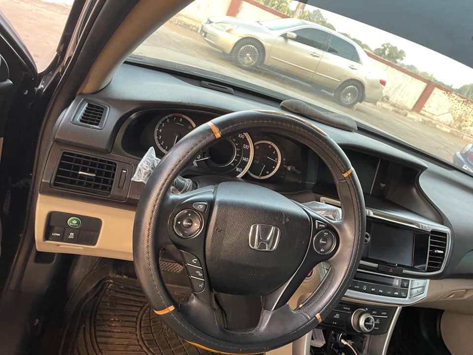 A picture of Honda Accord 2014