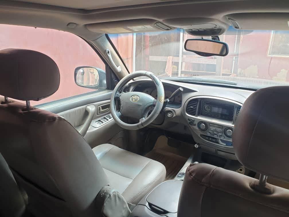 A picture of 2005 Toyota sequia