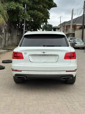 A picture of Foreign used 2017 Bentley bentayga Price 365 Million naira Location