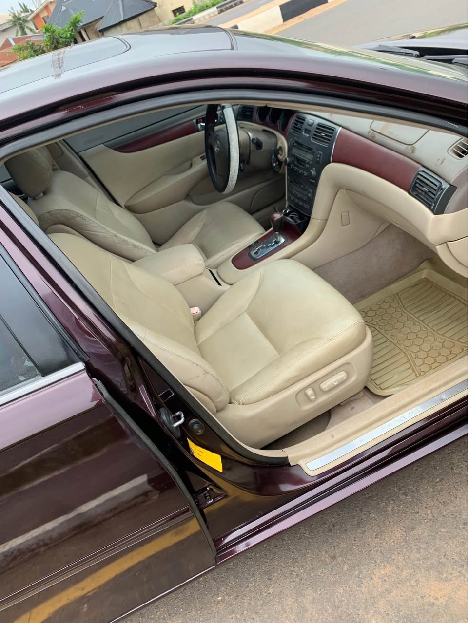A picture of Lexus ES 300