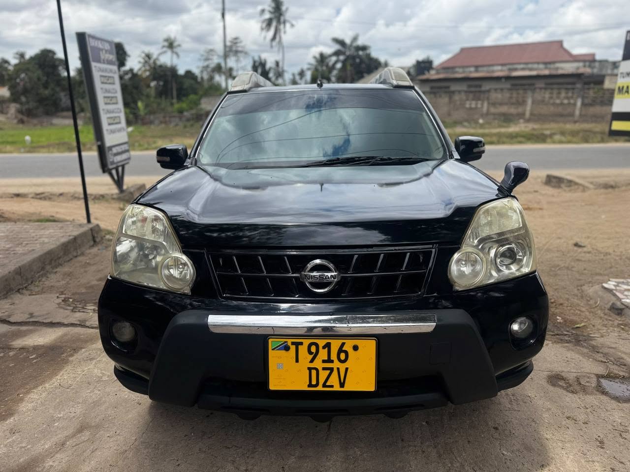 A picture of Nissan X trail 12