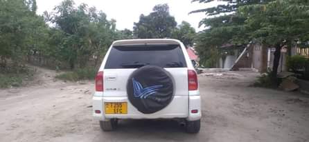 A picture of RAV4 KILL TIME BEI MILION 21 GARI BADO MPYA
