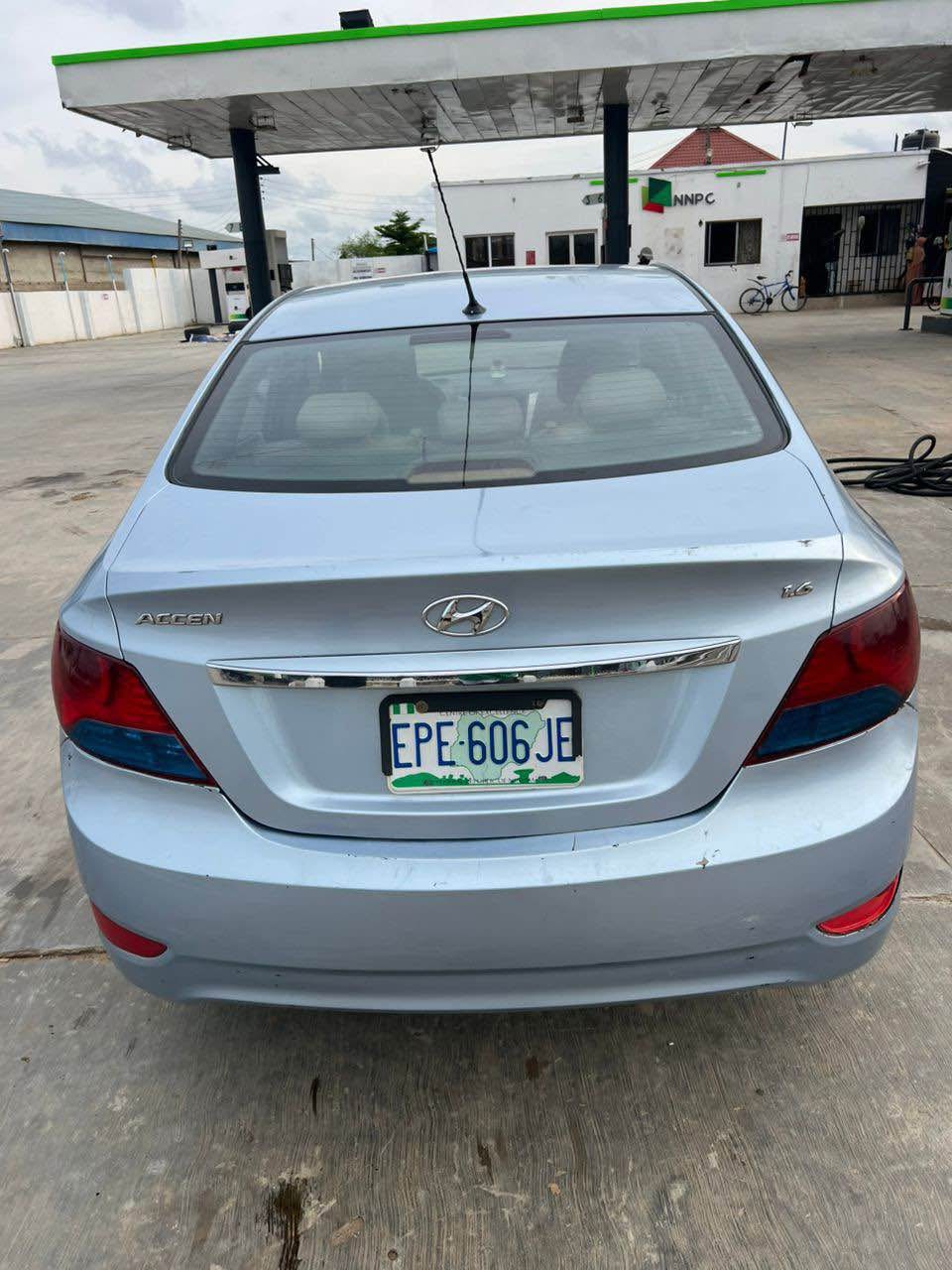A picture of Hyundai Accent 2013