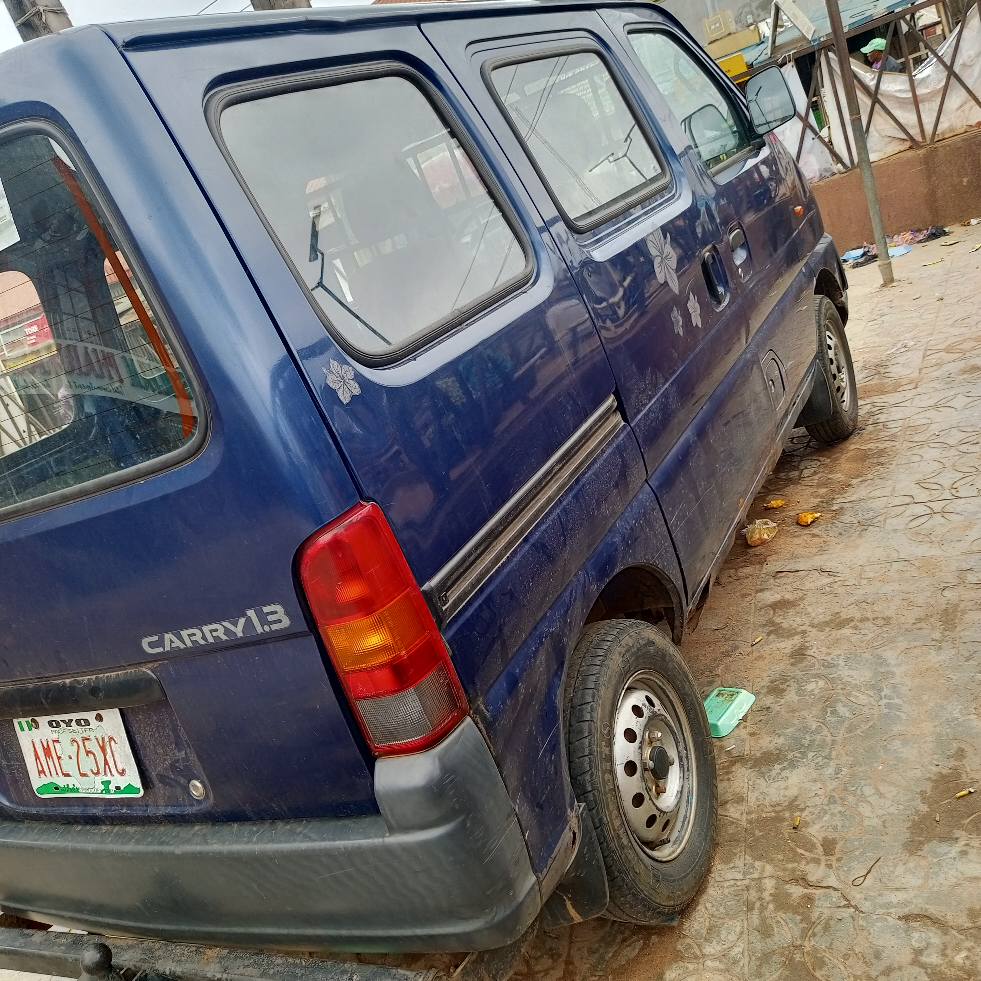 A picture of Suzuki mini bus cargo manual transmission normal hand Tokunbo standard
