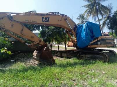 A picture of Excavator 325C Inauzwa tsh 90Milion Karibu sana