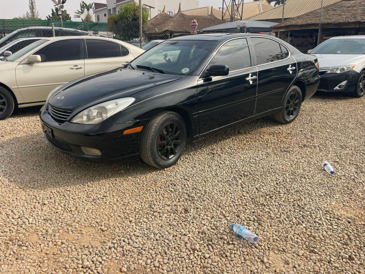 A picture of Neatly used Lexus ES 330 with untempered engine and gear