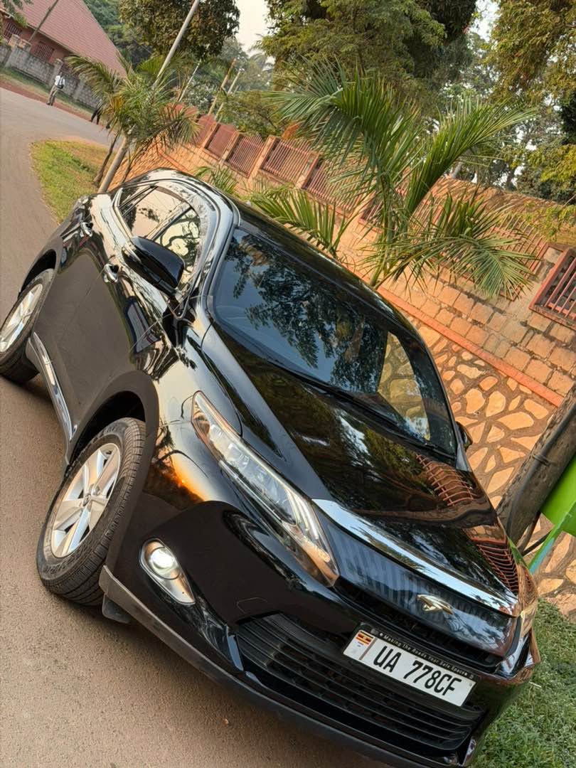 A picture of Toyota harrier hybrid