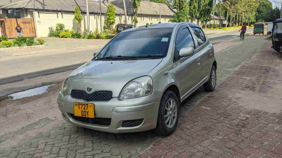 A picture of Vitz for sale 0657633355