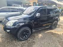 A picture of 2005 toyota prado