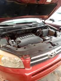 A picture of Toyota RAV4 V6 engine 2008