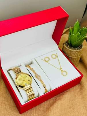 A picture of Saa hereni necklace na bracelets