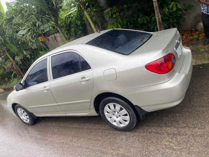 A picture of Toyota Corolla 2004 model with a Belgium engine Everything working