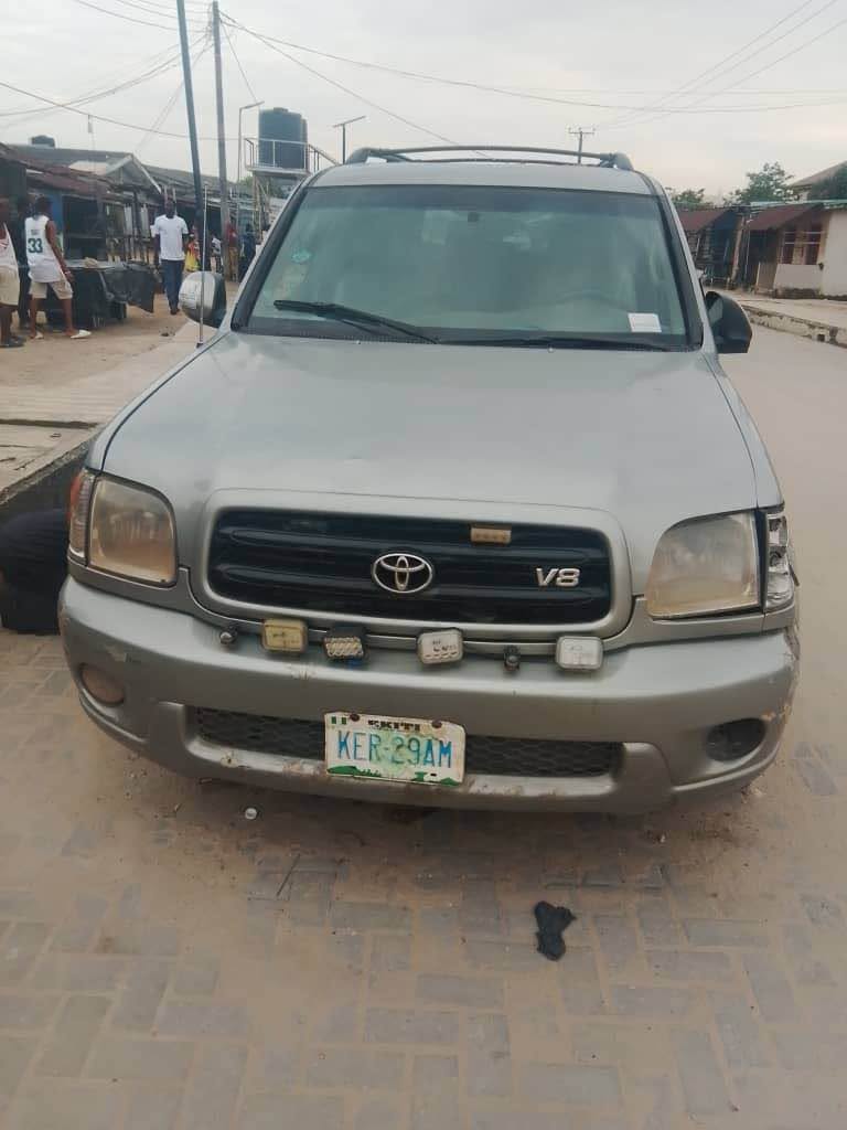 A picture of Awoof Toyota sequial 2003 AC need gas